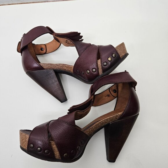 John Fluevog Rules Goodall Platform Sandals Sz 6 Dallas Brown T-strap Fringe - Picture 10 of 13